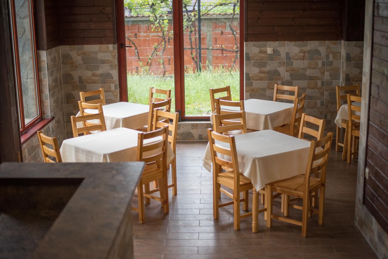 ספרבה בניה Guest House Joji מראה חיצוני תמונה